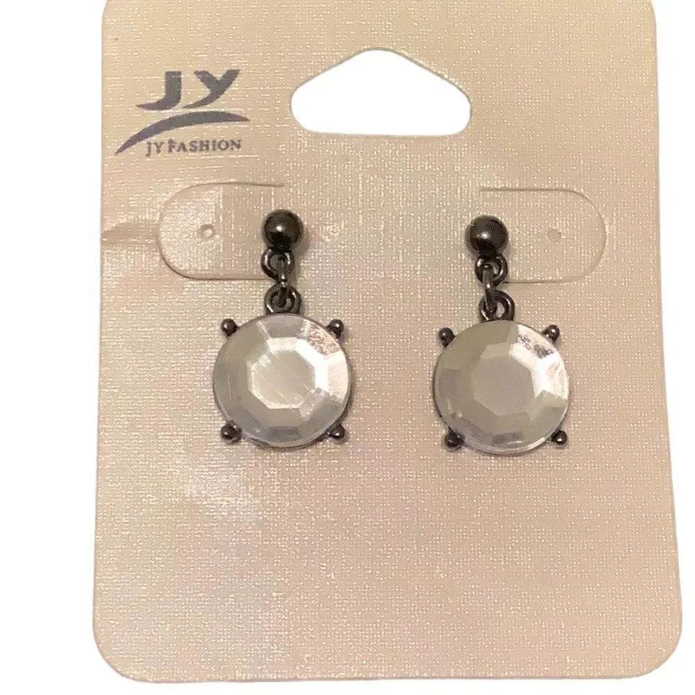 🌼🌼JY Fashion rhinestone earrings. NWOT🌼🌼